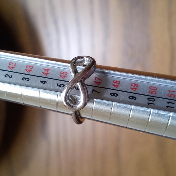 Vintage Silver Infinity Knot Ring 4 - Picture 5 of 11